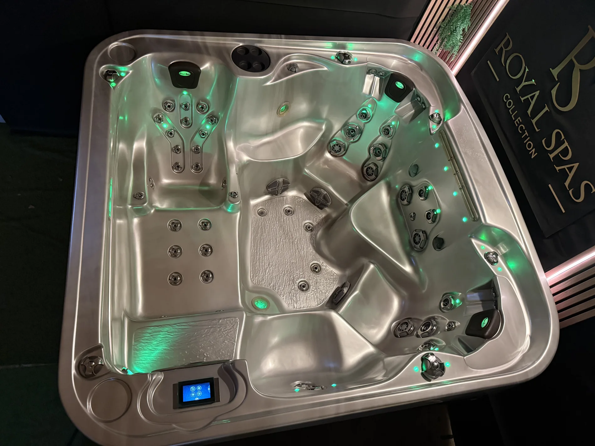 Coast Spas® Apex L