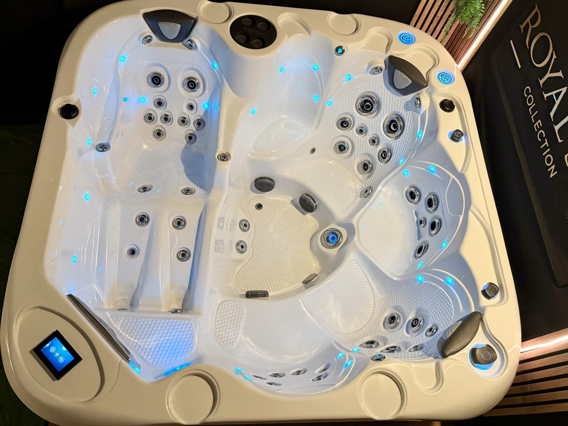 Coast Spas® Element L