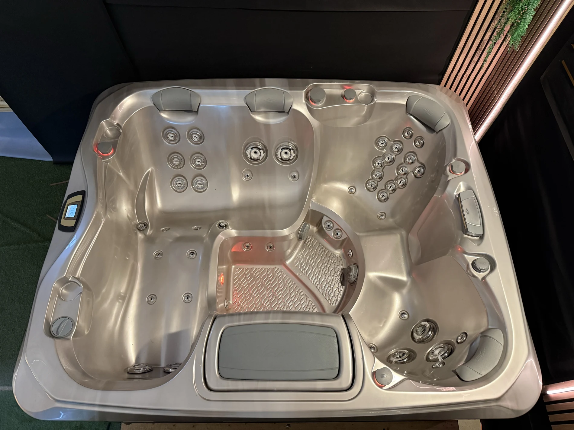 Sundance® Spas Marin Silver
